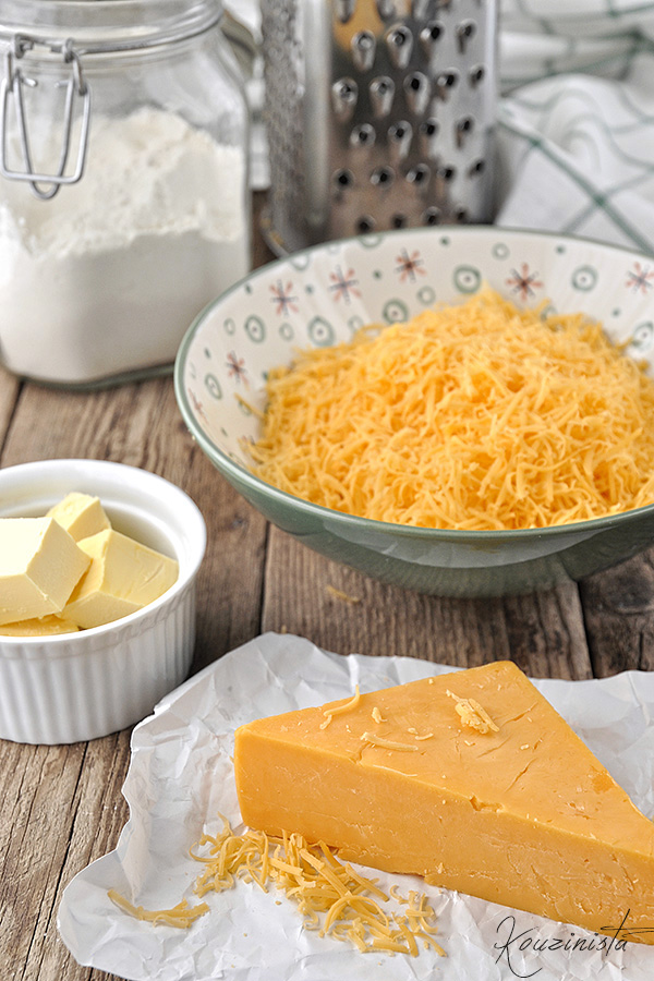 Σπιτικά κρακεράκια τυριού / Homemade cheese crackers